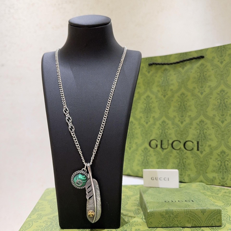 G*u*i necklaces